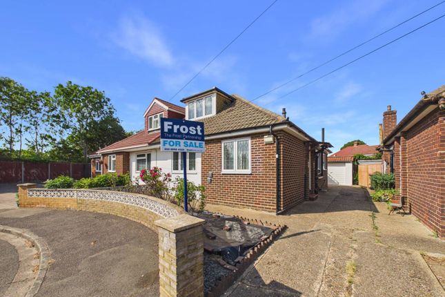 2 bed property, in The Gardens, £450,000