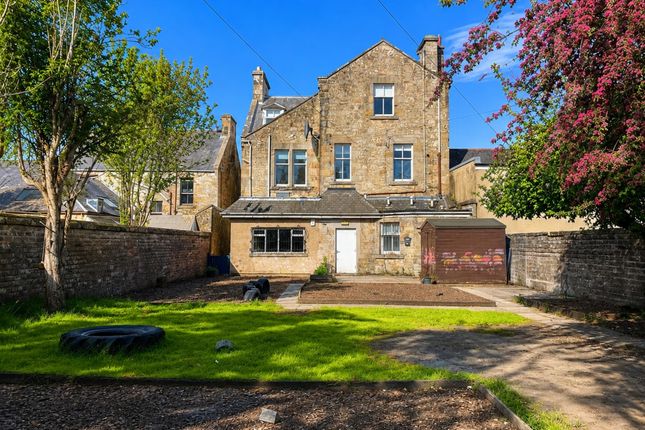 8 bed property, in 55 High Street, £400,000