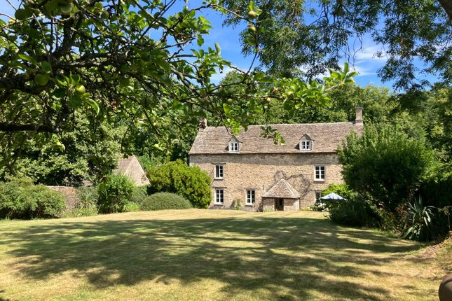 5 bed property, in Ampney Crucis, £895,000