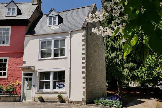 3 bed property, in Market Hill, £335,000