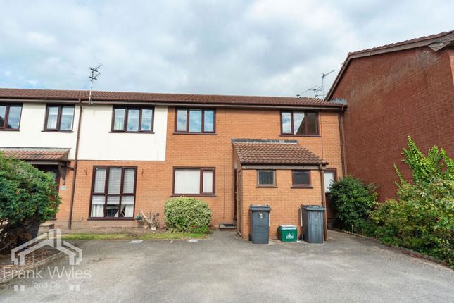2 bed property, in St. Davids Grove, £75,000