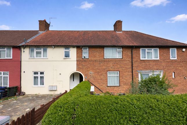 3 bed property, in Goldbeaters Grove, £450,000