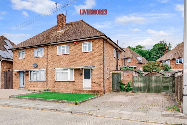 3 bed property, in Bourne Mead, £425,000