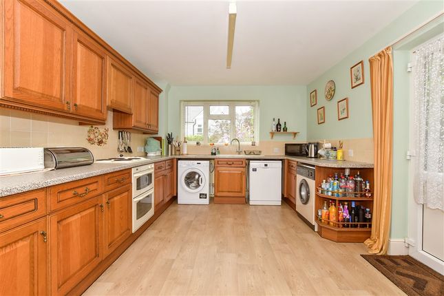 3 bed property, in Sandwich Road, £400,000
