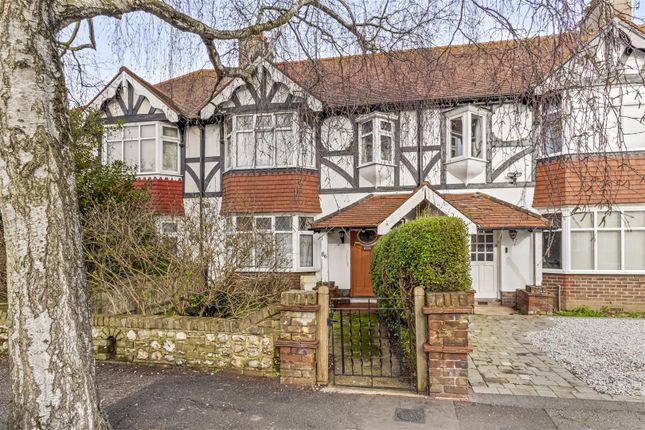 3 bed property, in Balcombe Avenue, £395,000