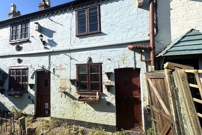 2 bed property, in 4 Mill Hill, £35,000