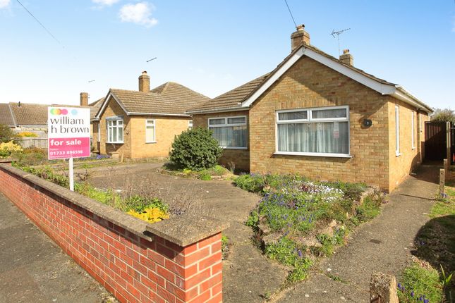 3 bed property, in Stallebrass Close, £200,000