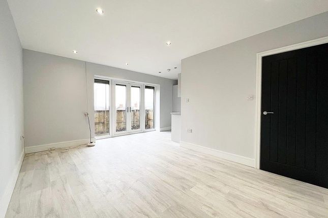 1 bed property, in Burleigh Court, £110,000
