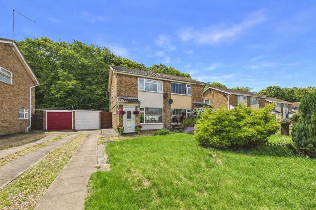 2 bed property, in Langley, £210,000