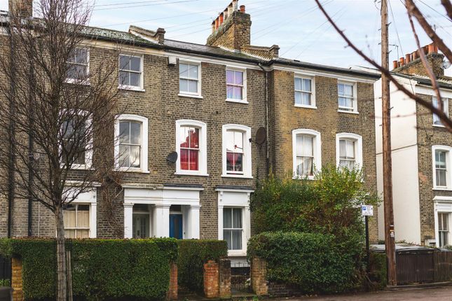 1 bed property, in Horton Road, £475,000