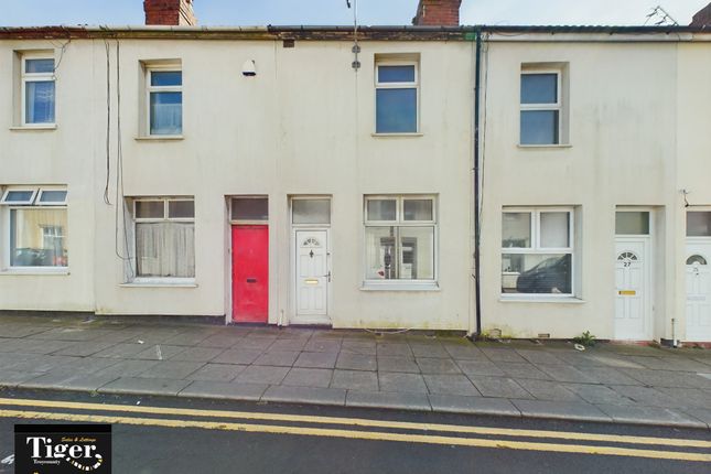 2 bed property, in Ashton Road, £75,000