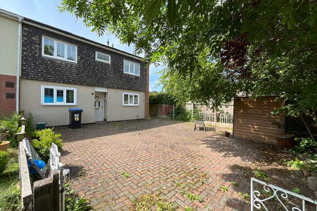 4 bed property, in Brookside, £190,000