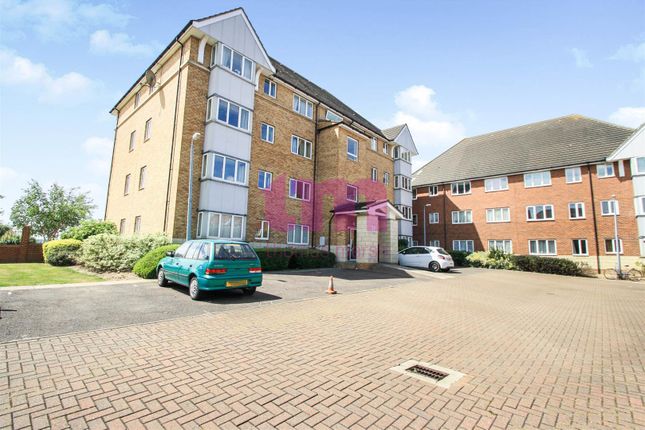 1 bed property, in St Leonards Close, £170,000