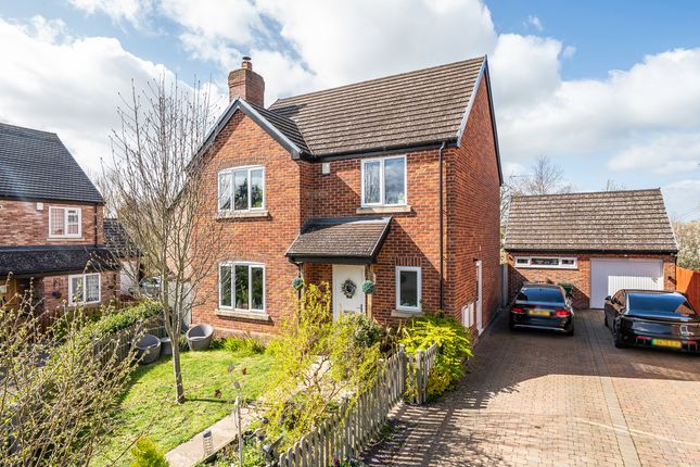 4 bed property, in Fox Close, £350,000