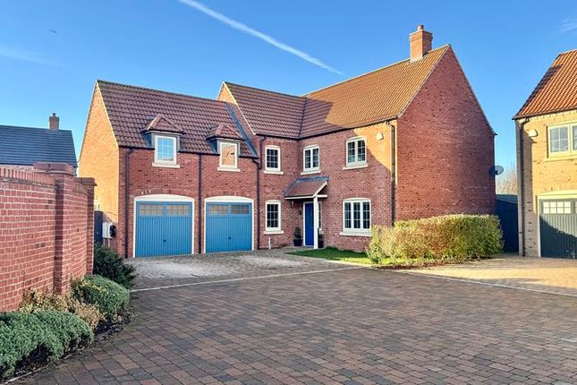 5 bed property, in Mulberry Way, £525,000