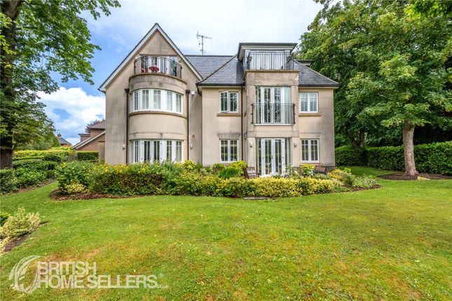 1 bed property, in Orchard Lane, £230,000