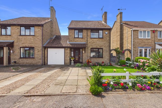 3 bed property, in Culpins Close, £225,000