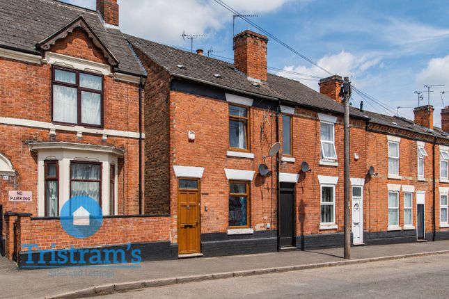 2 bed property, in Pear Tree Street, £165,000