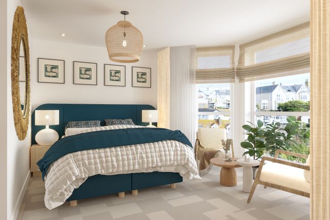 Studio, in Mount Wise, £77,250