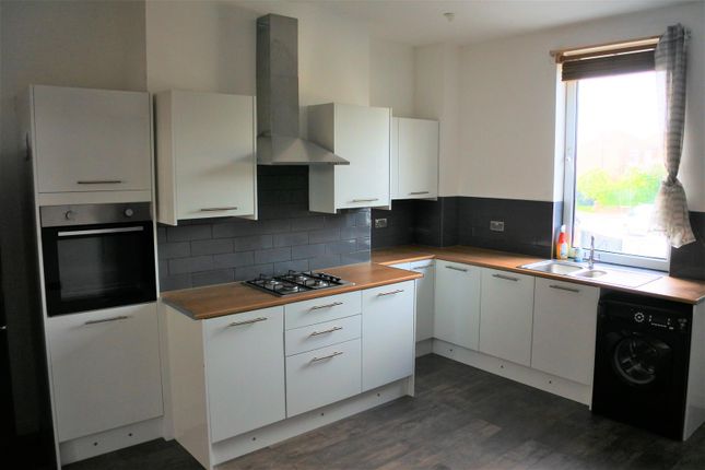 4 bed property, in Reddish Road, £290,000