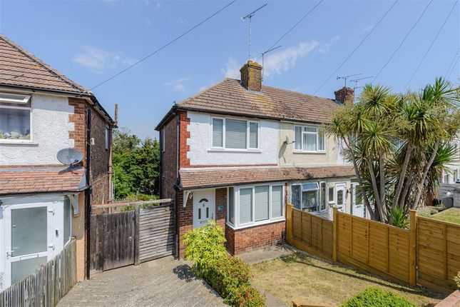 2 bed property, in Hawthorn Road, £280,000