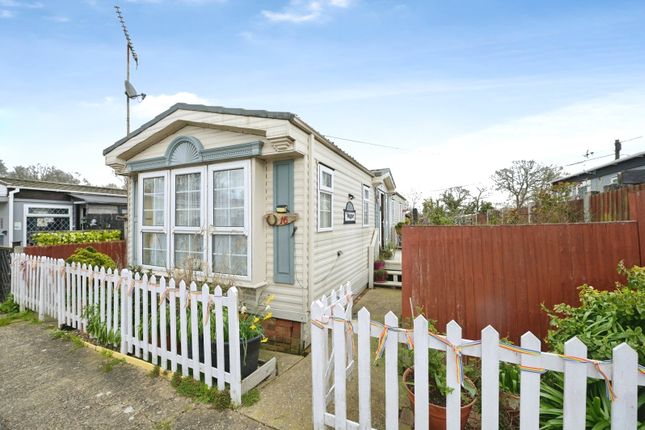 2 bed property, in Sunset Drive, £40,000