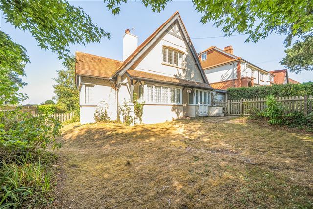 2 bed property, in Salvington Hill, £550,000