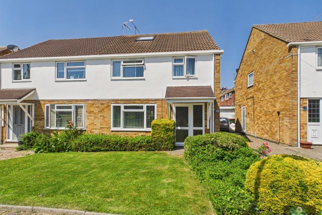 4 bed property, in Chaucer Road, £450,000