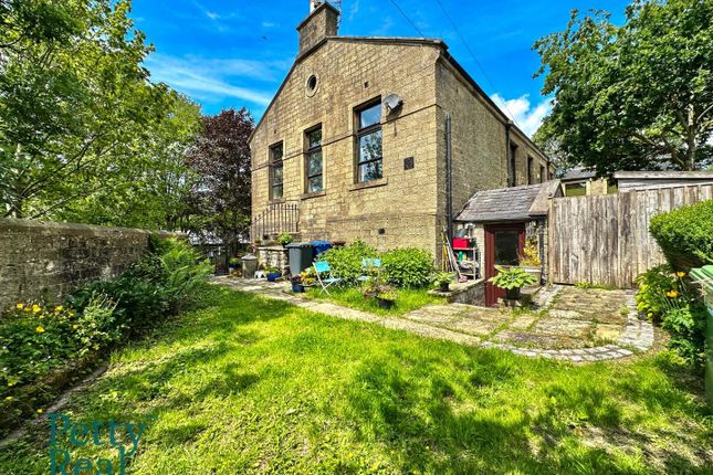 3 bed property, in Hill End, £255,000