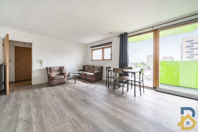 2 bed property, in Arboretum Place, £225,000
