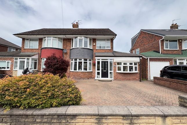 3 bed property, in Langdale Drive, £350,000