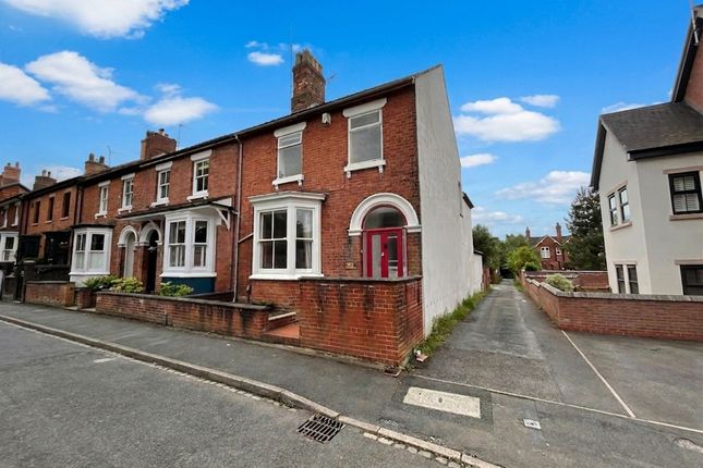 3 bed property, in The Avenue, £350,000