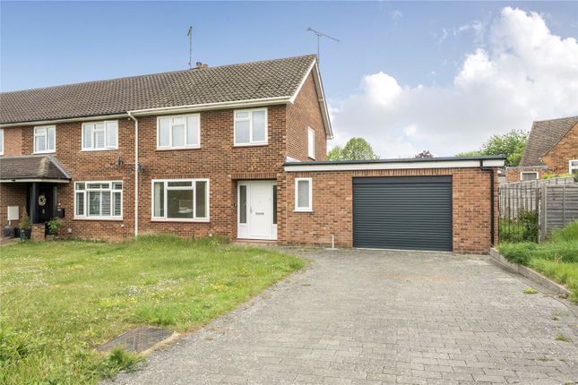 4 bed property, in Dippers Close, £725,000
