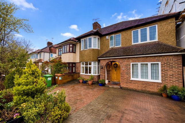 5 bed property, in Whitchurch Gardens, £999,950