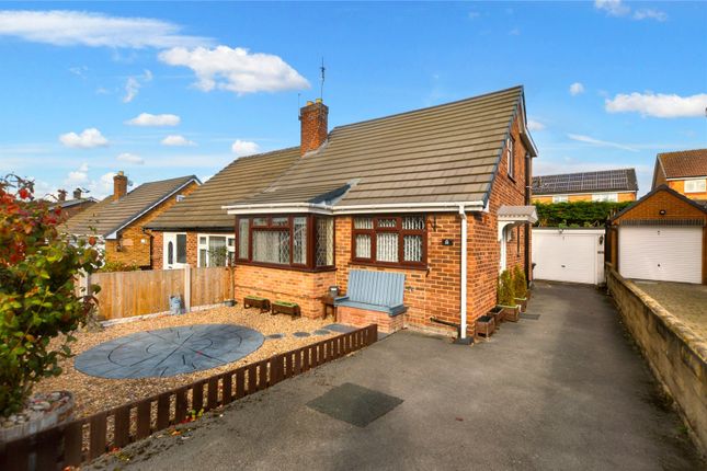 2 bed property, in The Oval, £245,000