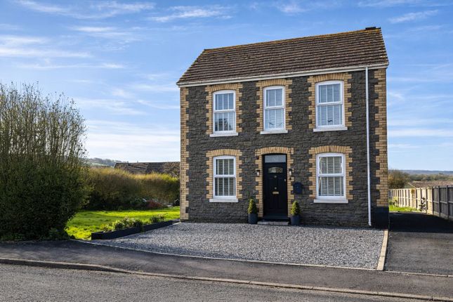 3 bed property, in Heol Llanelli, £300,000