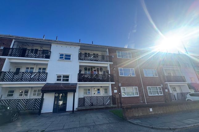 3 bed property, in Knightsbridge Court, £60,000