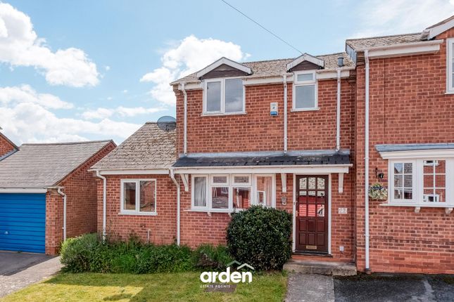 2 bed property, in Manor Mews, £265,000