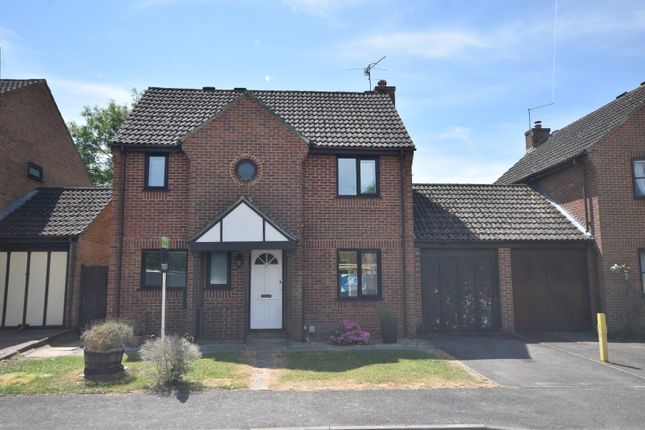 3 bed property, in Smallfield, £400,000