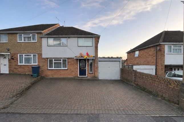 3 bed property, in Sussex Close, £425,000