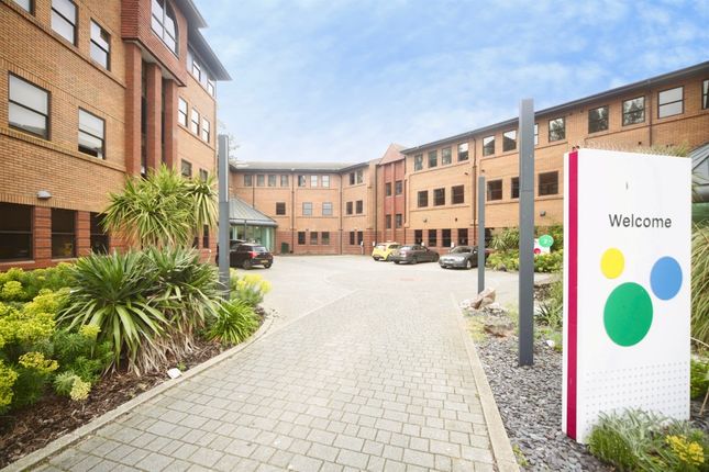 2 bed property, in Castle Street, £210,000