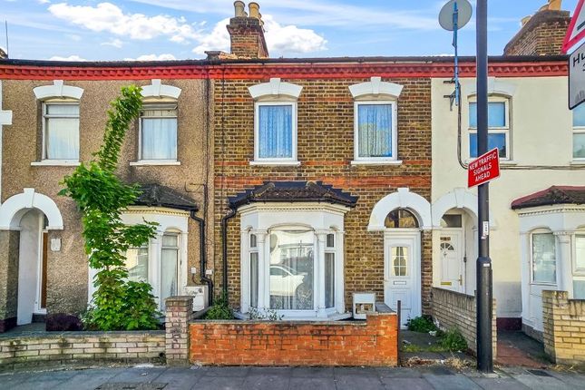 3 bed property, in Hertford Road, £450,000