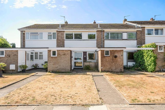 3 bed property, in Ferndown Avenue, £450,000
