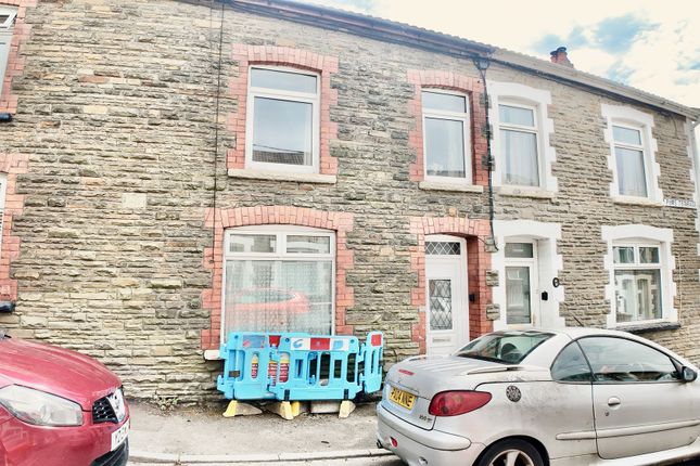3 bed property, in Plas Terrace, £130,000