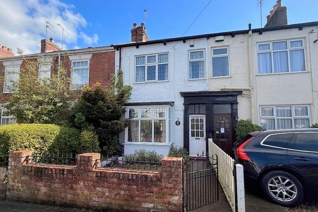 2 bed property, in New Village Road, £110,000