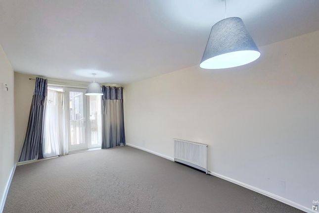 1 bed property, in Blackthorn Road, £180,000