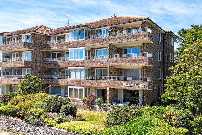 3 bed property, in Grand Avenue, £450,000