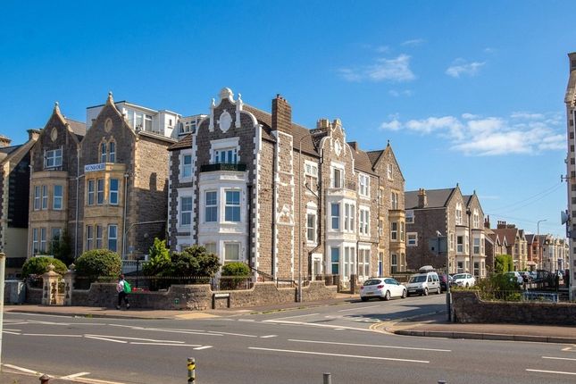 2 bed property, in Beach Road, £220,000
