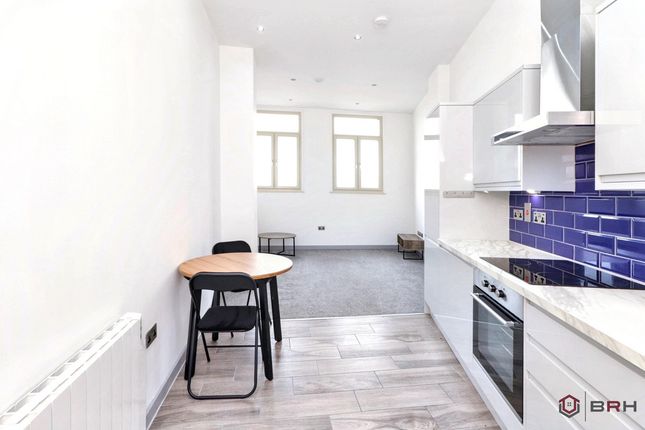 1 bed property, in St. Sepulchre Gate, £59,995