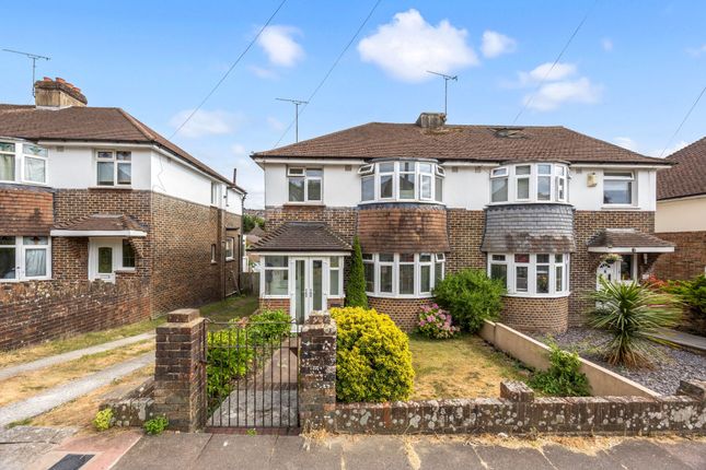 4 bed property, in Dale Crescent, £530,000